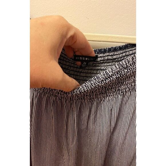 Top with Stripes and Embroidery down the arms - Picture 5 of 6